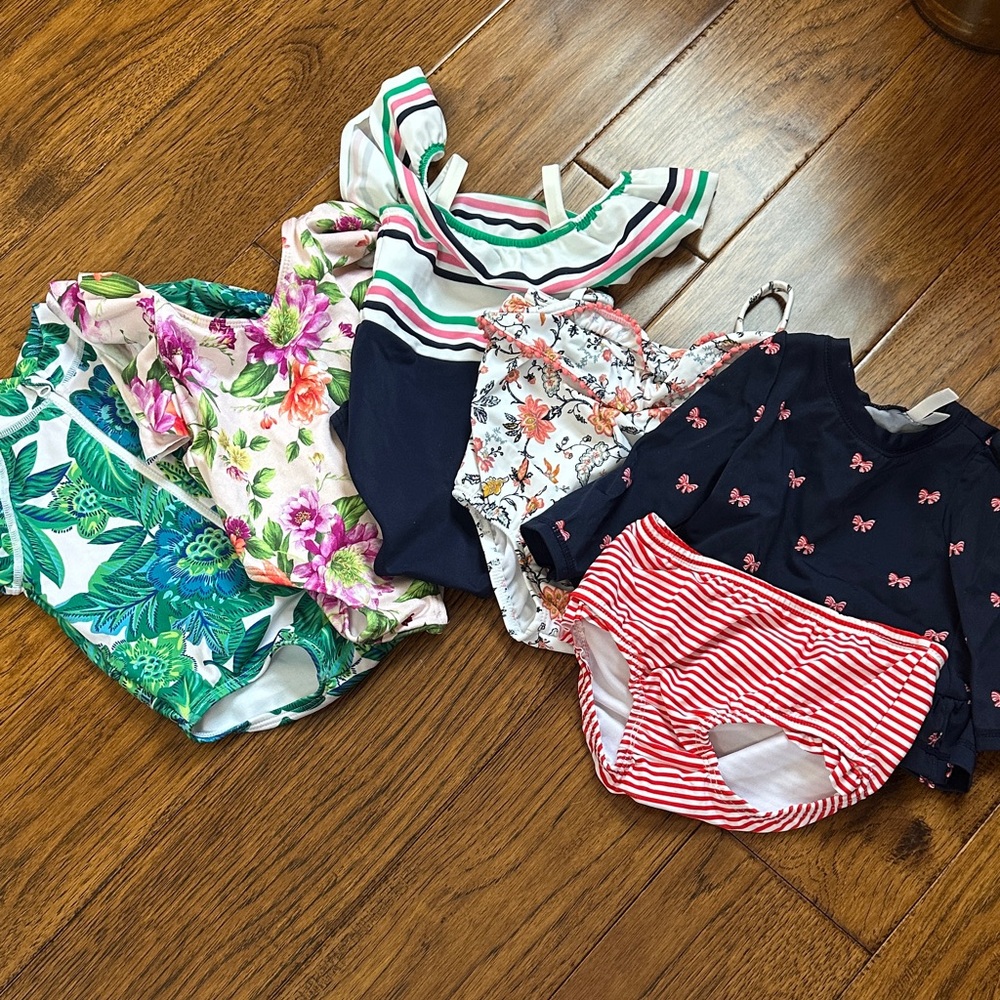 Colorful Baby Girl Swimsuit Set
3/6 months